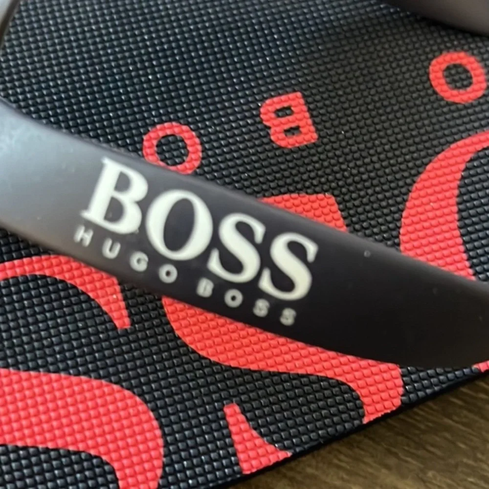 Brand new authentic Hugo Boss boys designer waterproof flip flops sandals sz 13